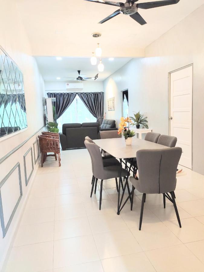 Rantau Panjang Private Pool Cassa Dinies, Wifi , Bbq,10 Pax 빌라 외부 사진