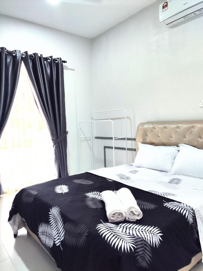 Rantau Panjang Private Pool Cassa Dinies, Wifi , Bbq,10 Pax 빌라 외부 사진