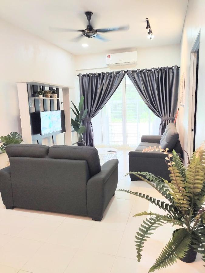 Rantau Panjang Private Pool Cassa Dinies, Wifi , Bbq,10 Pax 빌라 외부 사진
