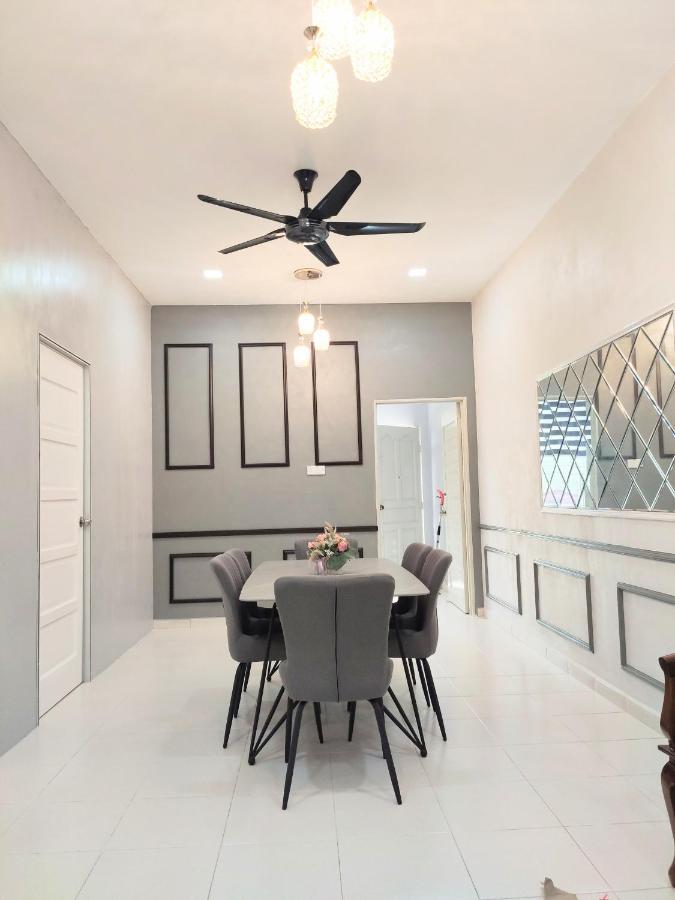 Rantau Panjang Private Pool Cassa Dinies, Wifi , Bbq,10 Pax 빌라 외부 사진