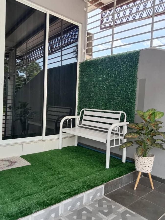 Rantau Panjang Private Pool Cassa Dinies, Wifi , Bbq,10 Pax 빌라 외부 사진