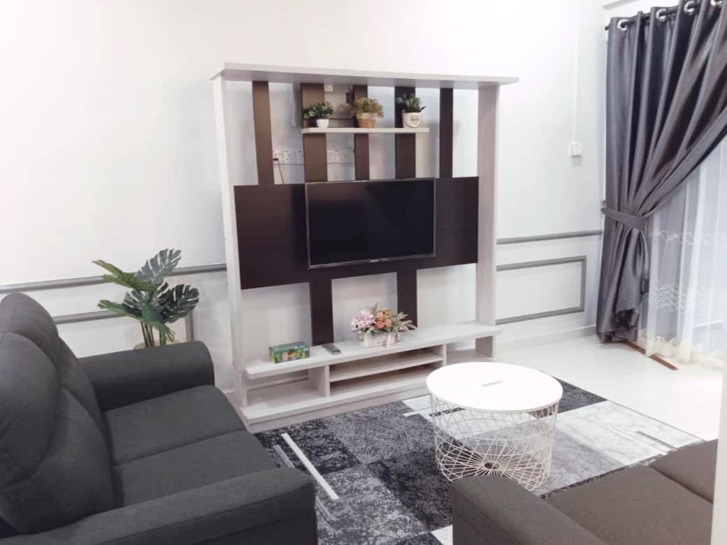 Rantau Panjang Private Pool Cassa Dinies, Wifi , Bbq,10 Pax 빌라 외부 사진