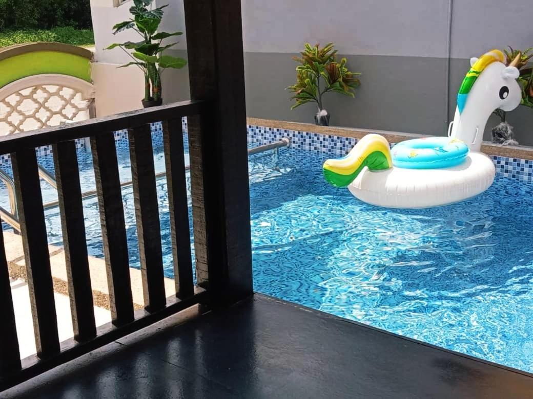 Rantau Panjang Private Pool Cassa Dinies, Wifi , Bbq,10 Pax 빌라 외부 사진