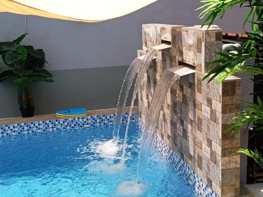 Rantau Panjang Private Pool Cassa Dinies, Wifi , Bbq,10 Pax 빌라 외부 사진