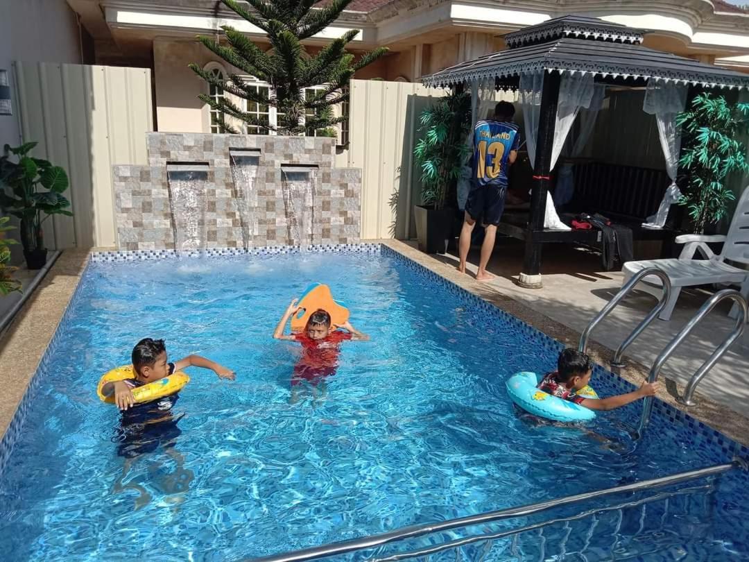 Rantau Panjang Private Pool Cassa Dinies, Wifi , Bbq,10 Pax 빌라 외부 사진