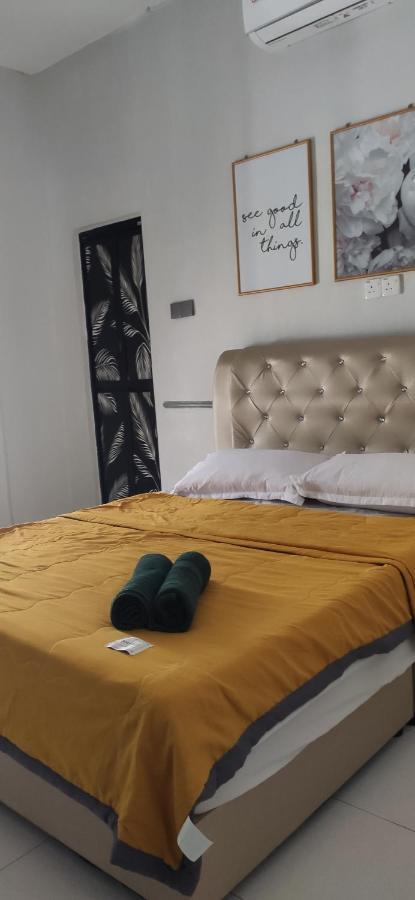 Rantau Panjang Private Pool Cassa Dinies, Wifi , Bbq,10 Pax 빌라 외부 사진
