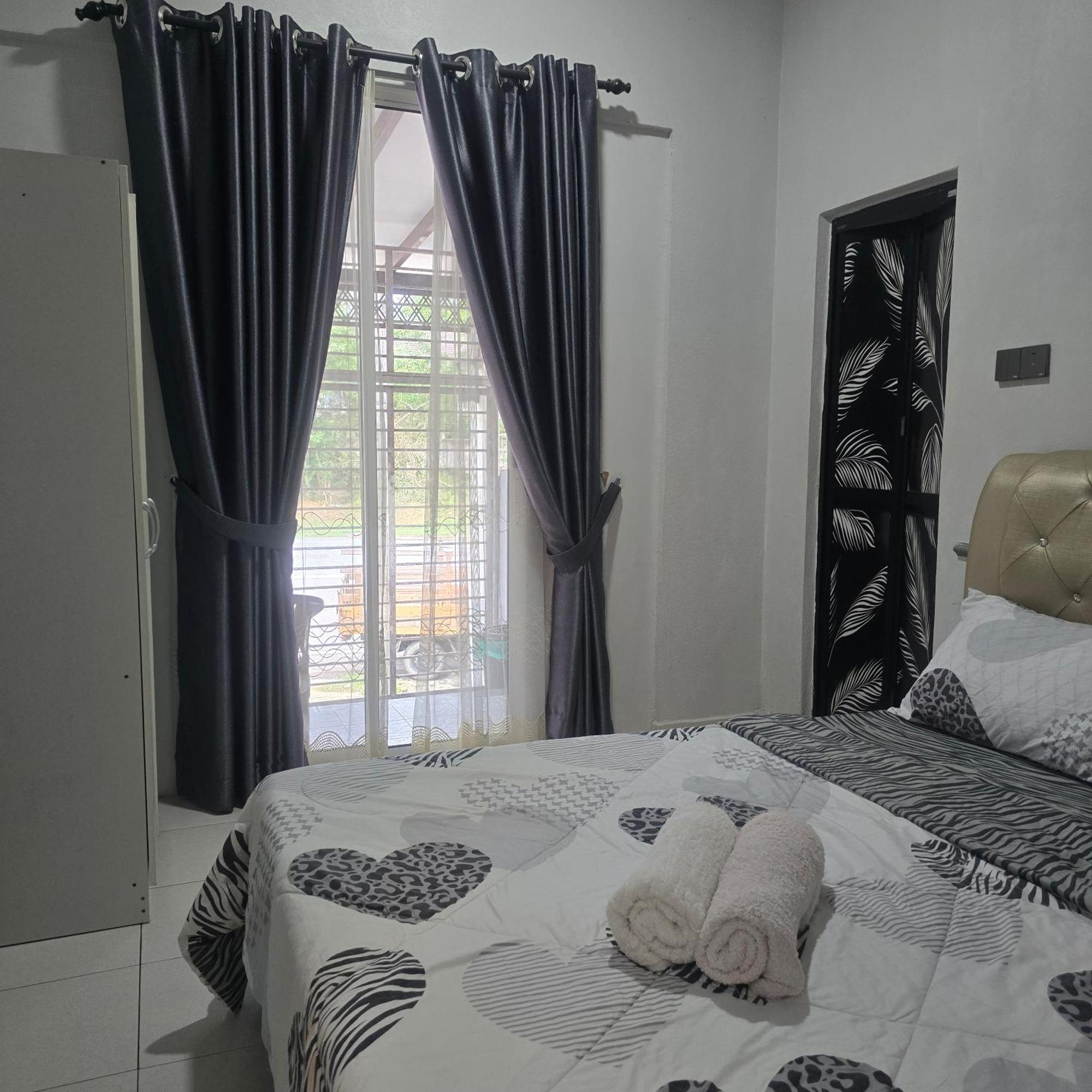Rantau Panjang Private Pool Cassa Dinies, Wifi , Bbq,10 Pax 빌라 외부 사진